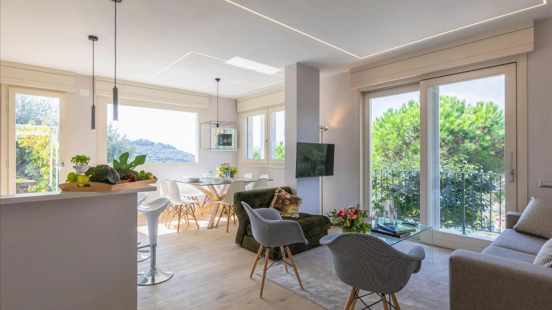 Luxury Apartments In Modern Villa Imperia İtalya