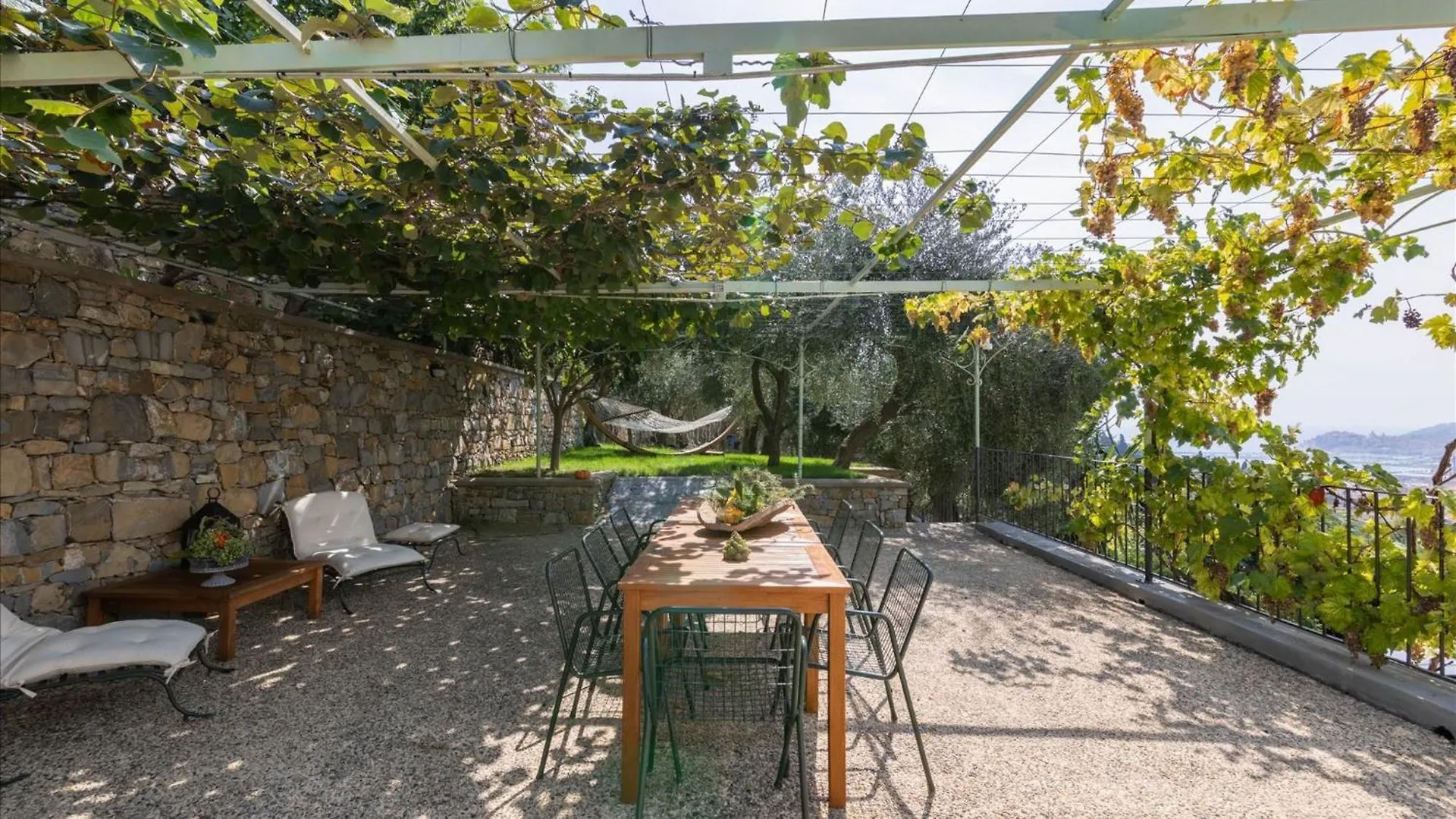 Luxury Apartments In Modern Villa Imperia Italie