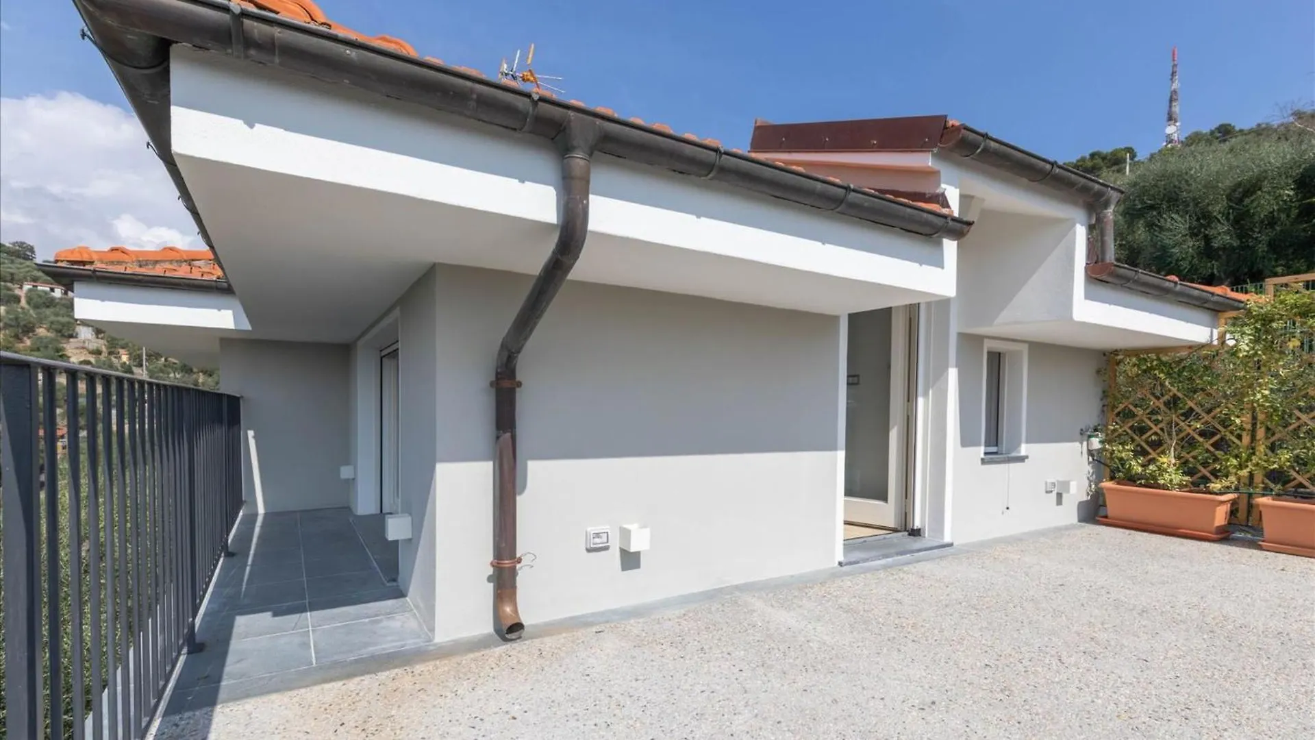 Luxury Apartments In Modern Villa Imperia 0*,  Italie