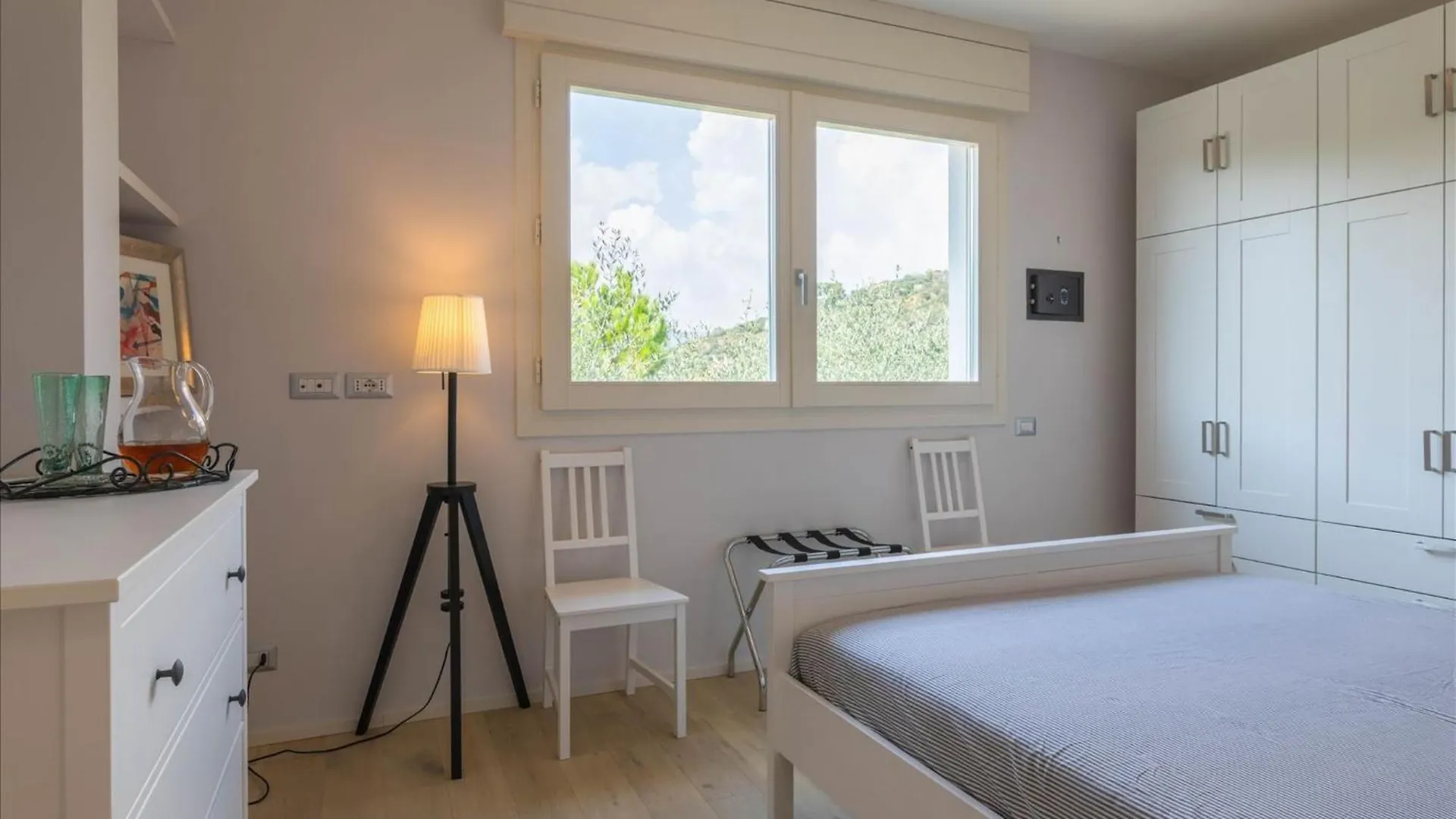 Luxury Apartments In Modern Villa Imperia Italie